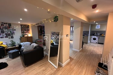 8 bed house, Brudenell Avenue, Hyde Park, Leeds, LS61HD - Image 5