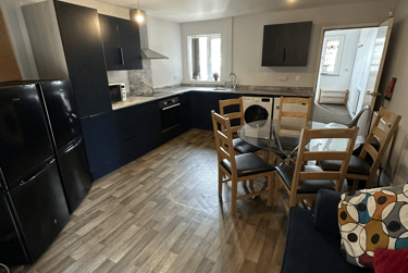 6 bed house, Derby Road, Lenton, Nottingham, NG72DZ - Image 1