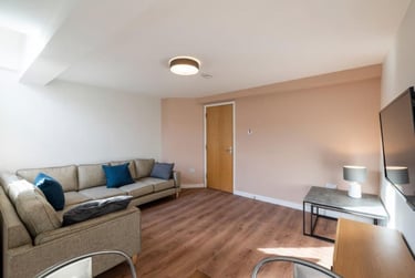 6 bed house, Eighth Avenue, Heaton, Newcastle, NE65YB - Image 1