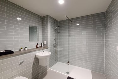 Deluxe Plus Studio - Image 9