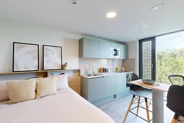 Classic Plus Studio - Image 1