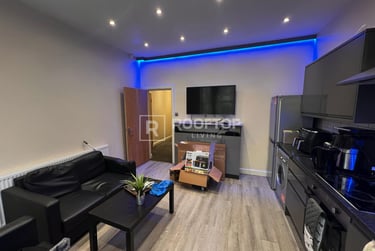 4 bed house, Victoria Road, Hyde Park, Leeds, LS61DU - Image 2