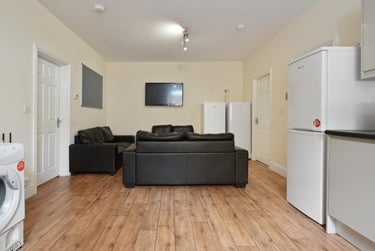 6 bed house, Victoria Road, Broomhall, Sheffield, S102DL - Image 2