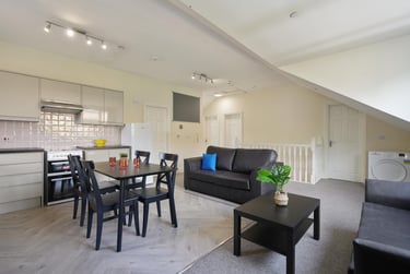 4 bed house, Victoria Road, Broomhall, Sheffield, S102DL - Image 1