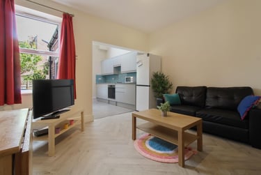 4 bed house, Guest Road, Sharrowvale, Sheffield, S118UJ - Image 2