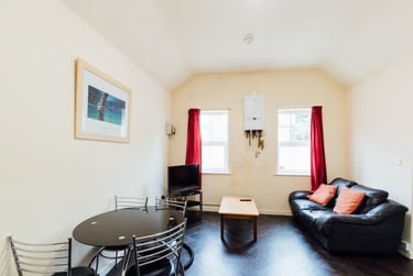 2 bed house, Canwick Road, City Centre, Lincoln, LN58EY - Image 2