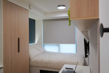 Classic Plus at Castle Way, 119 High Street, City Centre, Southampton, SO142AA - Image 2