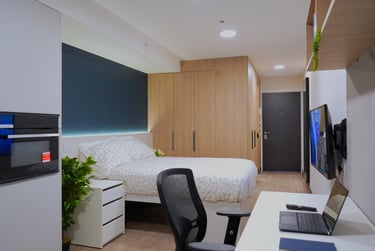 Luxury Plus at Castle Way, 119 High Street, City Centre, Southampton, SO142AA - Image 2