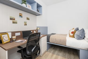 Classic 3 Bed Ensuite at The Propeller Quarter, Fairlawn Avenue, Near University, Bristol, BS344AB - Image 1