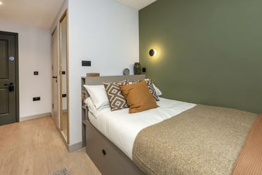 6 Bed Classic En-suite - Image 1