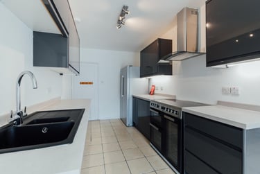 5 bed house, Nanpantan Road, Shelthorpe, Loughborough, LE113SU - Image 1