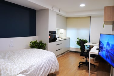 Luxury at Castle Way, 119 High Street, City Centre, Southampton, SO142AA - Image 1