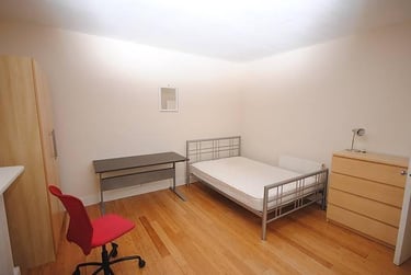 4 bed house, Park Road, Shelthorpe, Loughborough, LE112HH - Image 2