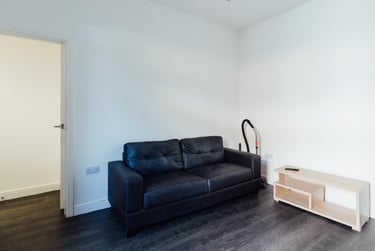 1 bed house, Broad Street, City Centre, Loughborough, LE115AB - Image 5