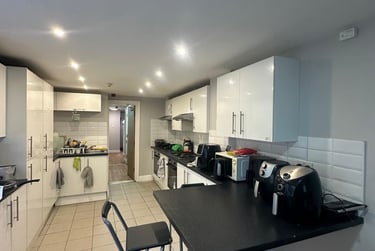 7 bed house, Treherbert Street, Cathays, Cardiff, CF244JN - Image 2