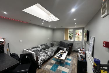 7 bed house, Merthyr Street, Cathays, Cardiff, CF244JL - Image 1