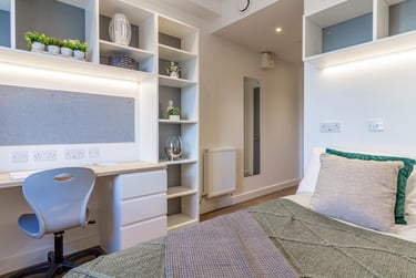 6 Bed Premium Ensuite at Saltwater Place, Notte Street, The Hoe, Plymouth, PL12RQ - Image 2