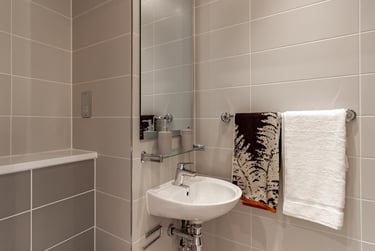 6 Bed Premium Ensuite at Saltwater Place, Notte Street, The Hoe, Plymouth, PL12RQ - Image 4