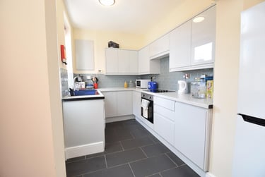 4 bed house, Hunter House Road, Sharrowvale, Sheffield, S118TU - Image 1