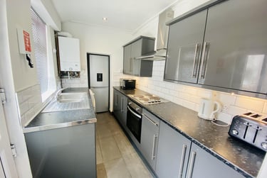 5 bed house, Charlotte Road, Heeley, Sheffield, S14TL - Image 1