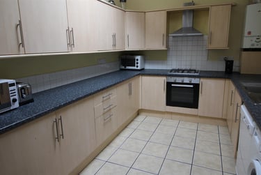 7 bed house, Teversal Avenue, Radford, Nottingham, NG71PY - Image 1