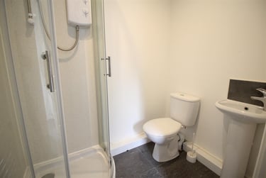 6 bed house, Summer Crescent, Lenton Abbey, Nottingham, NG92GX - Image 2