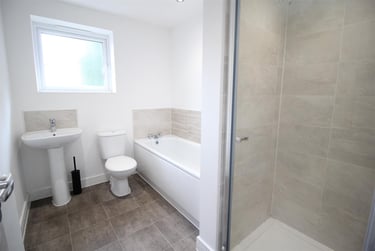 6 bed house, Summer Crescent, Lenton Abbey, Nottingham, NG92GX - Image 12