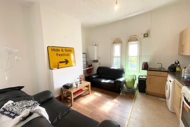 4 bed house, Annesley Grove, Arboretum, Nottingham, NG14GU - Image 2