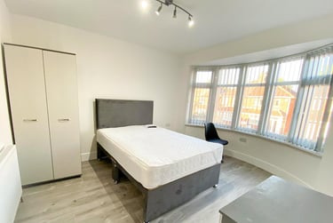 5 bed house, Warwick Avenue, Lenton Abbey, Nottingham, NG92HQ - Image 1