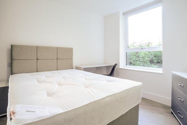 6 bed house, Queens Road East, Lenton Abbey, Nottingham, NG92LD - Image 1