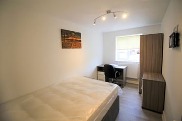 6 bed house, Fletcher Road, Beeston, Nottingham, NG92EL - Image 2