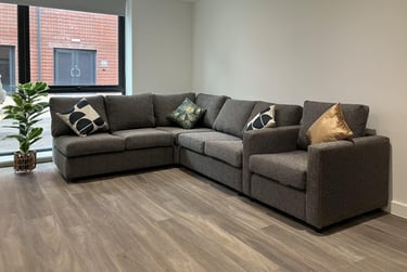 Premium Townhouse Ensuite - Image 7