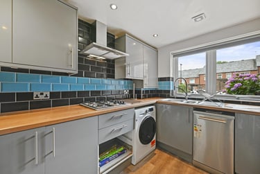 6 bed house, Cemetery Road, Sharrow, Sheffield, S118FQ - Image 2