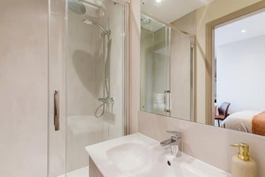 Deluxe Bay Studio at Ryan Hall, 28 Elmwood Avenue, Queen's Quarter, Belfast, BT96AY - Image 14