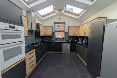 8 bed house, Norwood Road, Hyde Park, Leeds, LS61DZ - Image 2