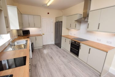 6 bed house, Rothesay Avenue, Radford, Nottingham, NG71PU - Image 1