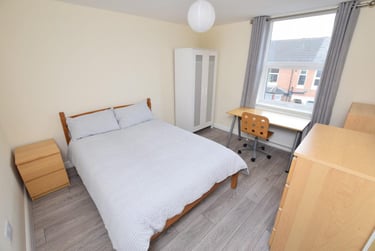 6 bed house, Rothesay Avenue, Radford, Nottingham, NG71PU - Image 2