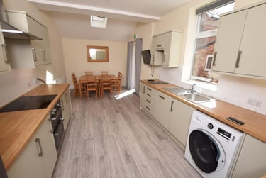 6 bed house, Rothesay Avenue, Radford, Nottingham, NG71PU - Image 4