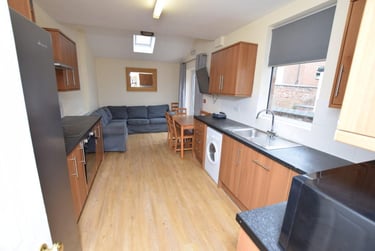 6 bed house, Teversal Avenue, Radford, Nottingham, NG71PX - Image 5