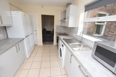 5 bed house, Rothesay Avenue, Radford, Nottingham, NG71PU - Image 3