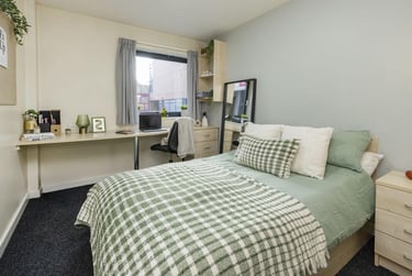 Classic 4 Bed Ensuite at The Pinnacles, Broad Street, City Centre, Sheffield, S25AR - Image 2