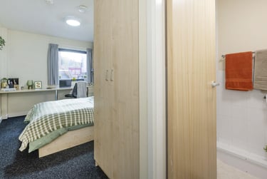 Classic 4 Bed Ensuite at The Pinnacles, Broad Street, City Centre, Sheffield, S25AR - Image 3