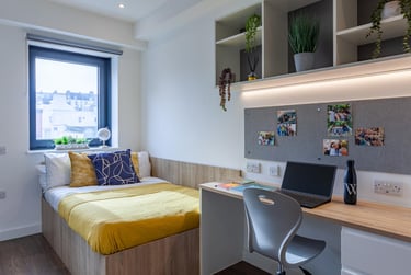 Deluxe Studio at Saltwater Place, Notte Street, The Hoe, Plymouth, PL12RQ - Image 1