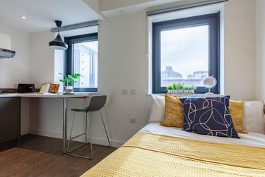 Deluxe Studio at Saltwater Place, Notte Street, The Hoe, Plymouth, PL12RQ - Image 3