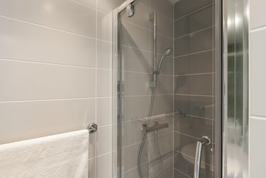 Classic Studio at Saltwater Place, Notte Street, The Hoe, Plymouth, PL12RQ - Image 10