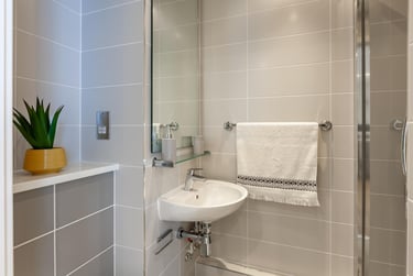 Classic Studio at Saltwater Place, Notte Street, The Hoe, Plymouth, PL12RQ - Image 12