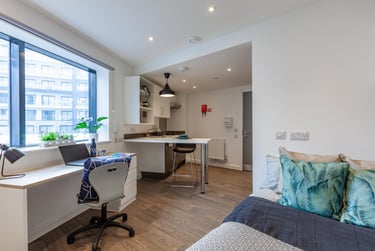 Classic Studio at Saltwater Place, Notte Street, The Hoe, Plymouth, PL12RQ - Image 1