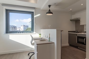 Premium Studio at Saltwater Place, Notte Street, The Hoe, Plymouth, PL12RQ - Image 9
