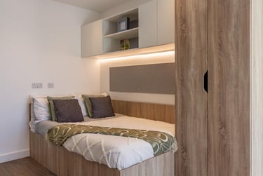 Premium Studio at Saltwater Place, Notte Street, The Hoe, Plymouth, PL12RQ - Image 1