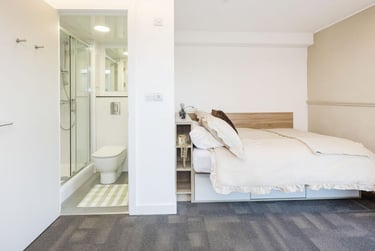 Deluxe Plus Single Ensuite - Image 4